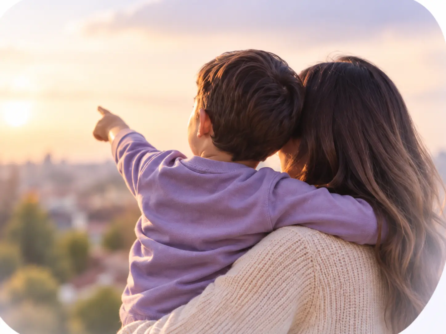 Família olhando para o futuro, representando a visão da Vínculo Atípico